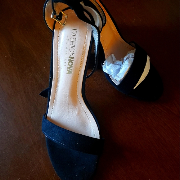 Fashion Nova go with everything heels Black size 7 - Picture 2 of 3